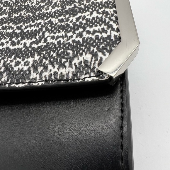 VINCE CAMUTO WOMENS BLACK & WHITE LEATHER LULA SNAKE CLUTCH - Picture 12 of 16